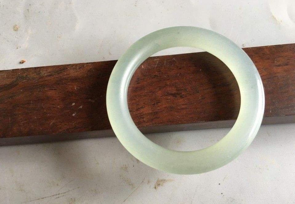 翡翠冰种翡翠镯子漂亮吗？大家应怎样配戴？   第3张