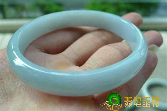 糯种手镯带十年效果 糯种翡翠手镯佩戴久了会不会变透明？   第3张