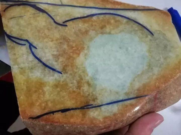 
                姑娘中千拿下的料子，正准备丢掉，被大叔捡走最后吓哭隔壁小孩
   第2张