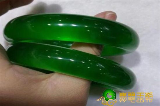 帝王翡翠玉的价值 帝王翡翠玉的价值如何   第2张