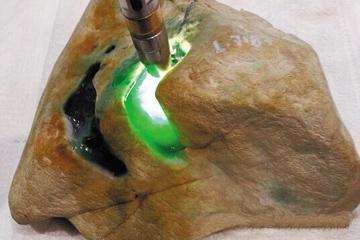 赌石到底赌的是什么 专业人士赌石有什么技巧   第2张