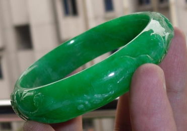 如何鉴定翡翠的真假？这几个鉴定翡翠的小妙招你要知道   第2张