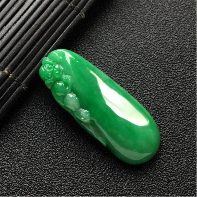 你以为豆绿翡翠都是低端翡翠吗？本文为你揭开答案！   第3张