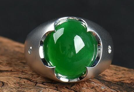 翡翠怎么鉴定真假？翡翠又应该怎么保养呢？   第1张