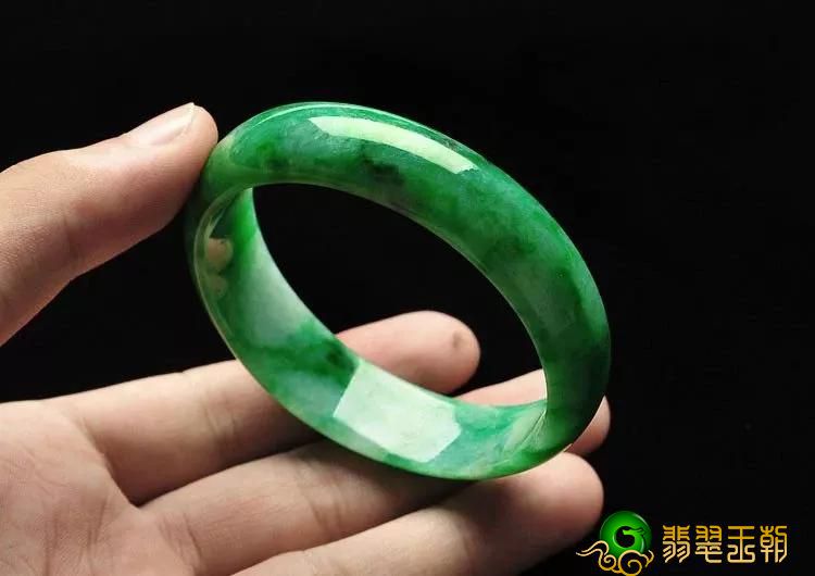 别嫌花青翡翠老气，戴得好就是时尚！   第1张