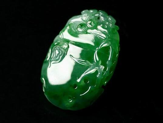 怎么查看是不是天然的翡翠 熟练运用这四个小方法 第1张