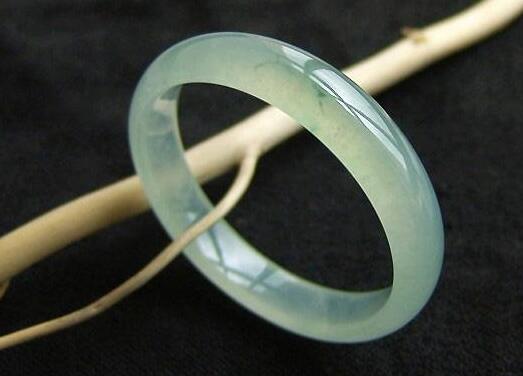 今年的翡翠价格到底怎么样啊  答案竟然出乎所有人的预料   第2张