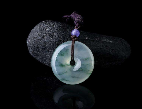 天然翡翠平安扣价格，平安扣不适合什么人戴？   第1张