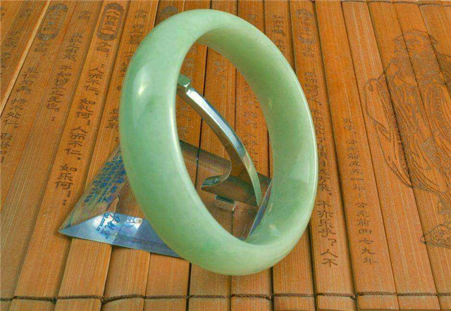 翡翠的绿分几类？看了它你也就明白了！(文图)   第4张