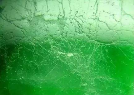 从实验室看翡翠,如何鉴定真假?
第1张