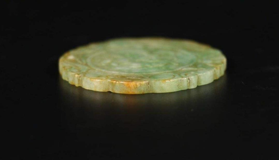 如何看翡翠手雕的好坏？你得从这好几个方面下手！   第2张