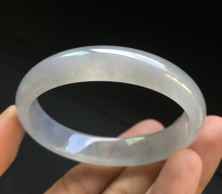 看完文章我才知道原来白冰翡翠手镯这么好看！   第3张