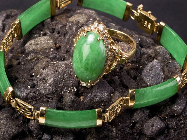 缅甸玉手镯的价格高吗?影响它价格的三大因素! 第1张