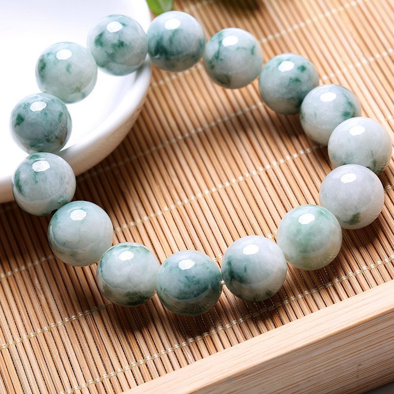 翡翠手串的样式千千万，那什么样的翡翠手串才最有价值？   第1张