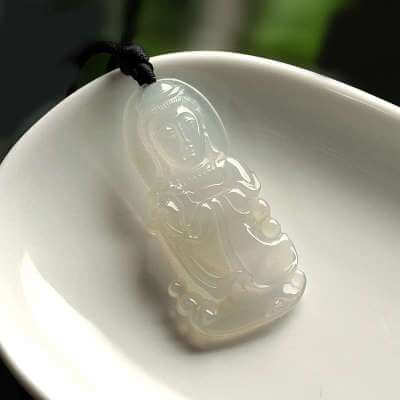 白色糯种翡翠挂坠的价格怎么样?我这里有些建议给您! 第3张