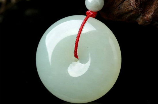 平安扣戴左脚还是右脚,平安扣戴左脚为宜 第2张