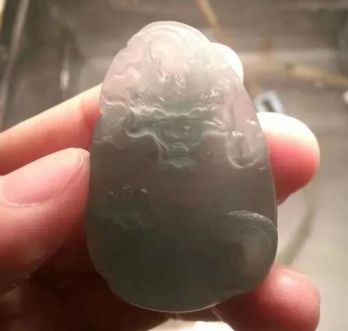 
一块精典翡翠边料，起货龙牌神情真实有支撑力，霸气外露
   第4张