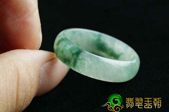 如何保养翡翠镯子 翡翠手镯怎么保养才会越来越通透?   第2张