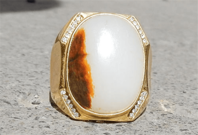 和田玉皮料有价值吗?如果是这种绝对没有! 第2张