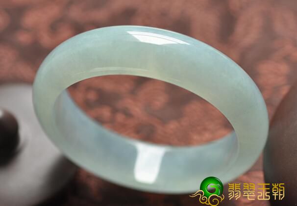 翡翠芙蓉种镯子的价钱一般是多少?这类翡翠只是是好听名字吗？ 