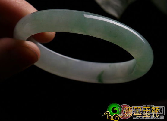 冰糯种翡翠怎么卖？以下几个方面帮你掌握市场行情 