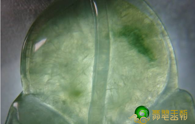 翡翠的瑕疵有哪些？黑点的翡翠值钱么   第2张