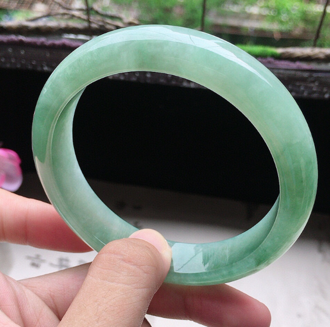 紫罗兰翡翠镯子的价格多少钱? 