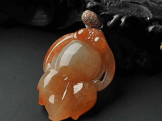 黄翡翠和红翡翠哪个贵？影响它们价格的因素有哪些？   第1张