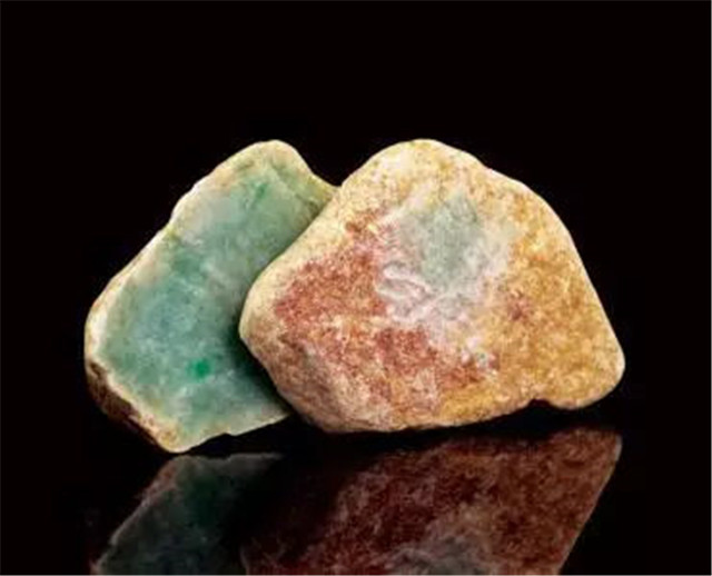 翡翠有绺是什么意思？轻松辨别翡翠的绺和裂！   第1张