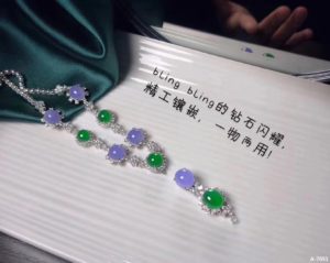 紫罗兰花配搭绿翠蛋面的翡翠颈链   第1张