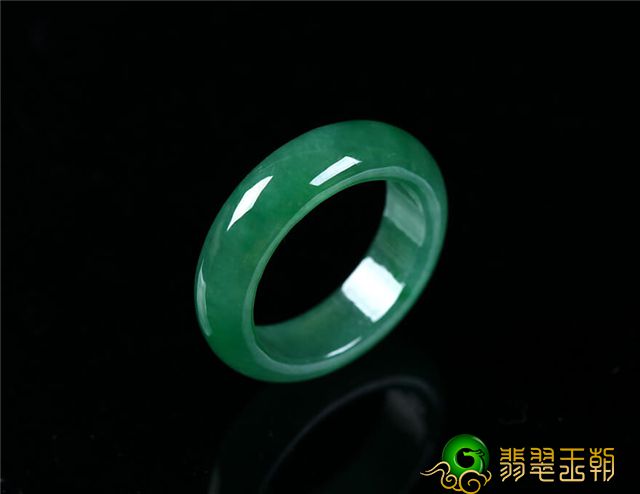 男士翡翠戒指款式有哪些？扒一扒它有什么寓意！   第3张