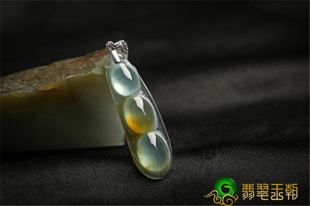 翡翠四季豆有什么寓意?讲一讲佩戴过程如何保养! 第2张