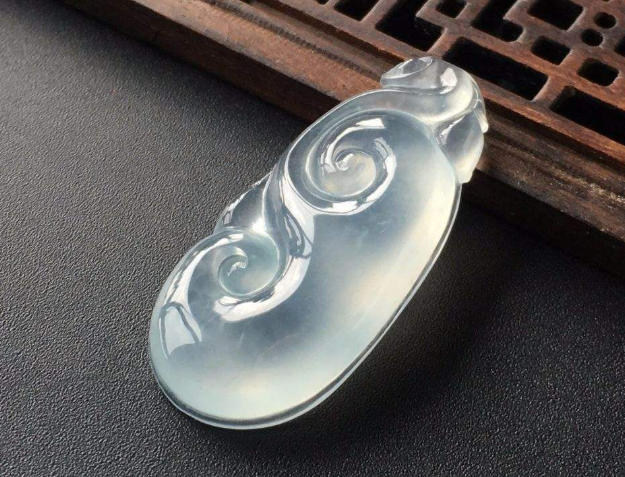 翡翠如意价格，适合哪些人群佩戴呢？   第1张