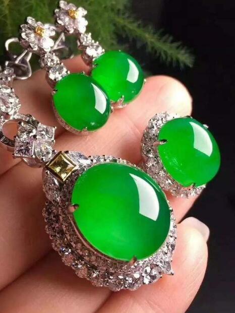 如何辨别翡翠的类型？ 