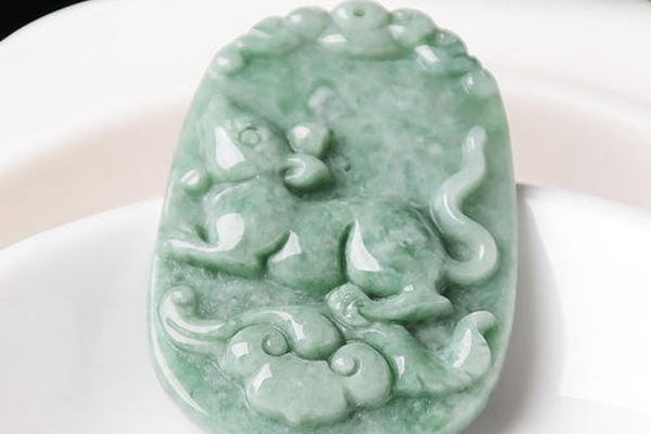 鉴定翡翠真假小妙招 用最恰当方式辨别翡翠到底是真是假   第1张