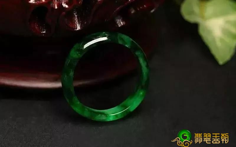 别嫌花青翡翠老气，戴得好就是时尚！   第2张