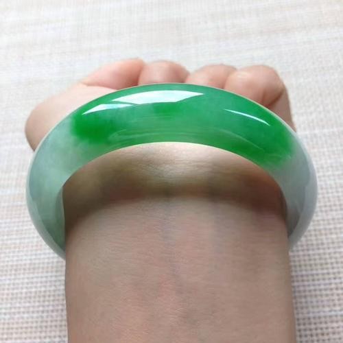 广州平洲玉镯批发市场好吗 玉是真的吗 