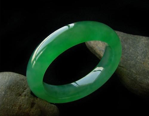 翡翠玉镯批发价格贵不贵 去哪里批发比较好   第1张