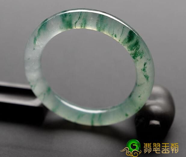 1000多的翡翠镯子好么 翡翠手镯价格差别大到底是为何   第2张