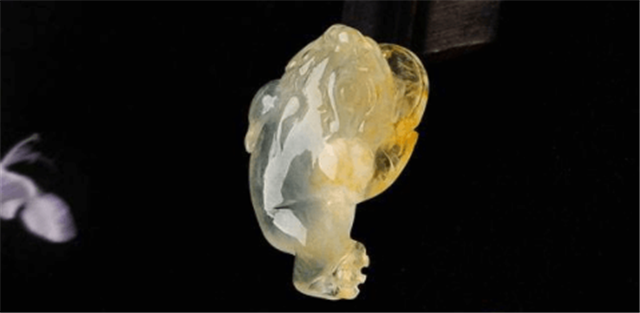 黄翡翠和绿翡翠哪个值钱？什么样的黄翡翠更有价值？   第1张