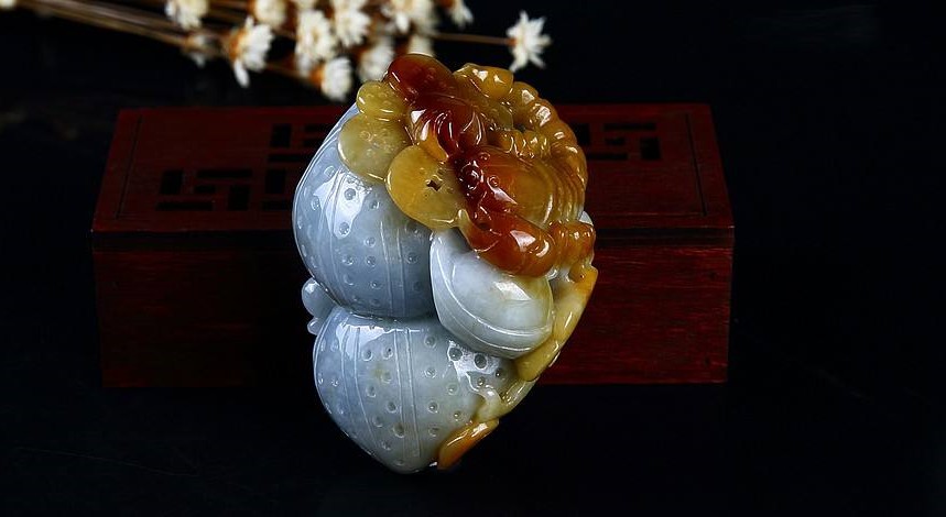 白色背景青贵還是糯种贵？翡翠的价钱需看这种要素！   第3张