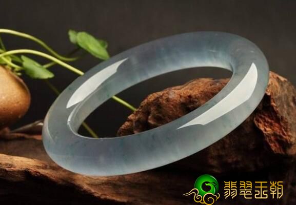 个人收藏翡翠冰种翡翠镯子你算作挑选正确了，但顾客切勿被一时激情冲昏   第2张