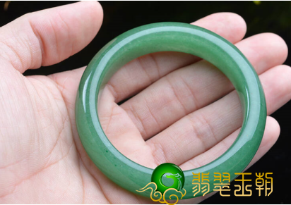 配戴翡翠玉镯子的益处有什么 这六大益处你都知道吗   第1张