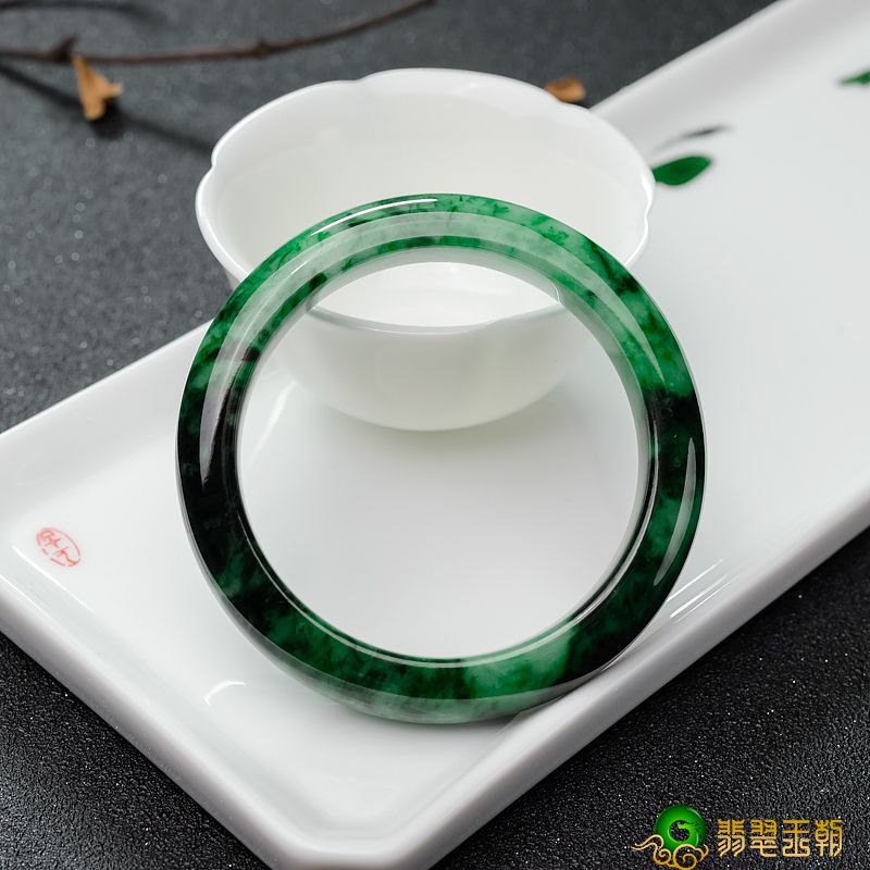 翡翠色差一分，价差十倍？视其品质而定！   第3张