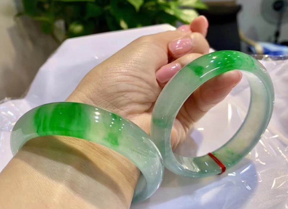 翡翠手镯的价格到底是怎样的？   第3张