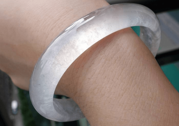 冰种翡翠是什么意思？为什么它在玉石界备受追捧？   第2张