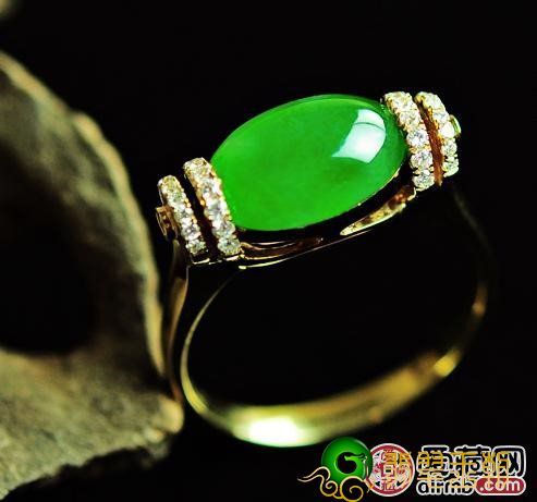 不一样手指头带翡翠戒指的含意   第4张