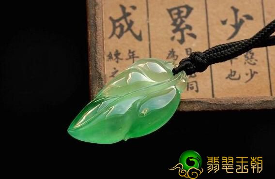 翡翠销售市场中的几个方面难题你留意来到没？个人收藏翡翠已经变成了一种时尚潮流   第2张