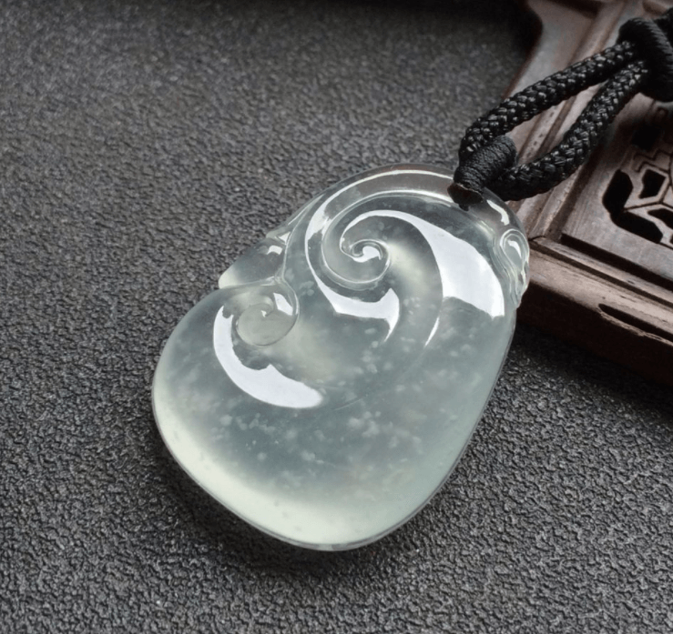 白色天然翡翠玉如意的价格贵不贵？我来告诉你！   第1张