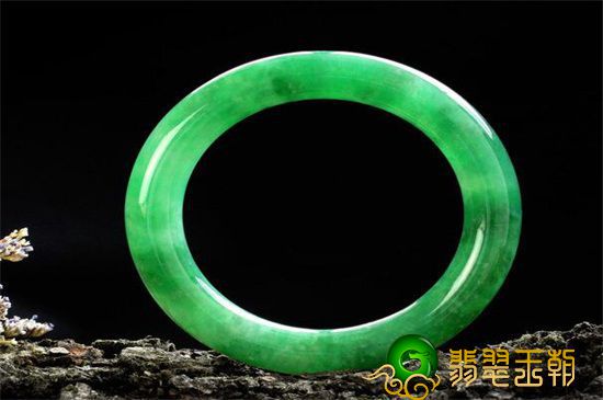 翡翠玉镯戴久了会有变化吗？戴多久翡翠会变才能变透   第3张